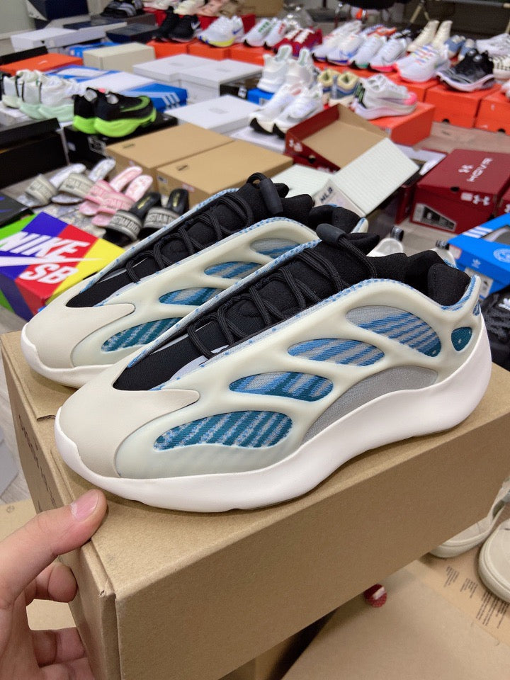 Yeezy 700 v3 (réplica)