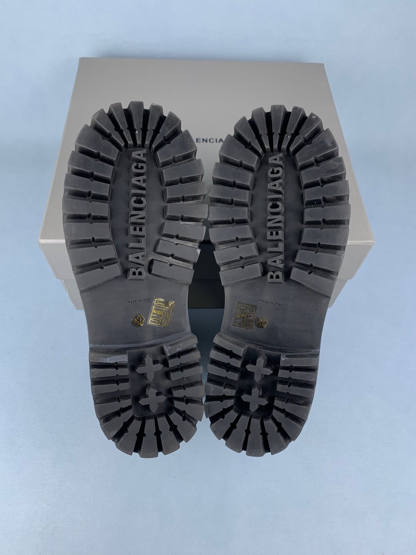 B4L3NCI4GA STRIKE BOOTS