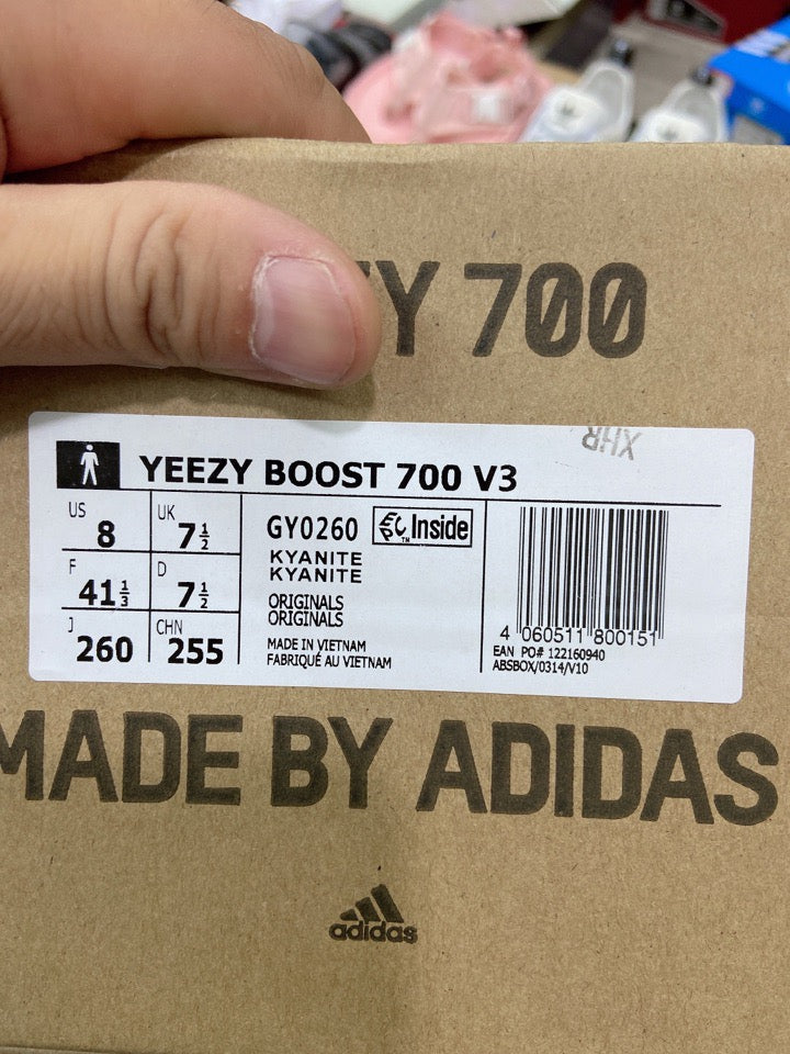 Yeezy 700 v3 (réplica)