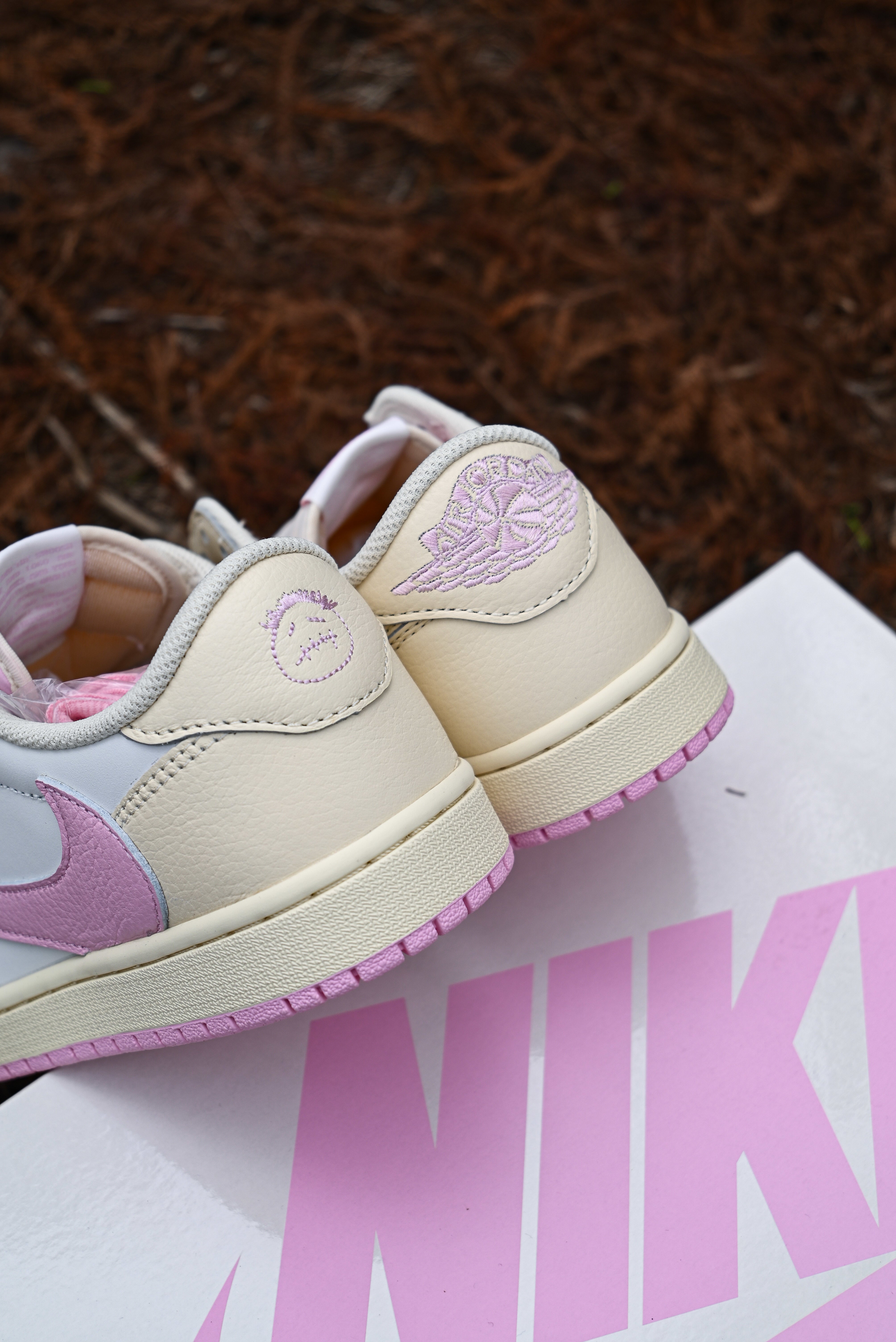 Travis Scott Air Jordan 1 Low OG SP Shy Pink