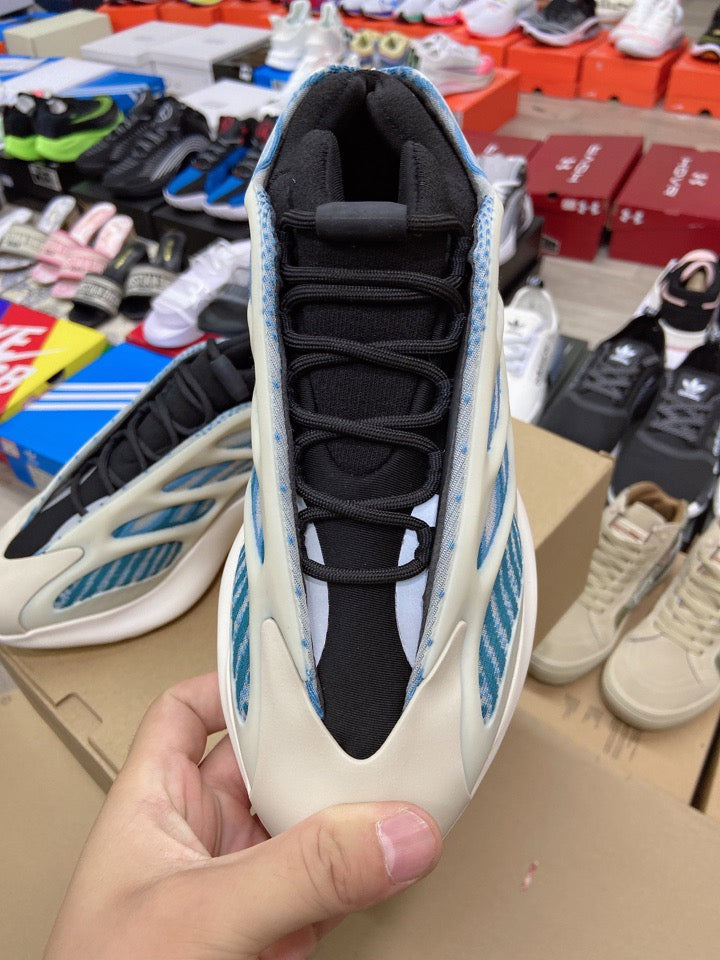 Yeezy 700 v3 (réplica)