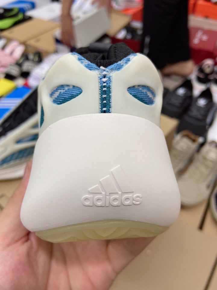 Yeezy 700 v3 (réplica)