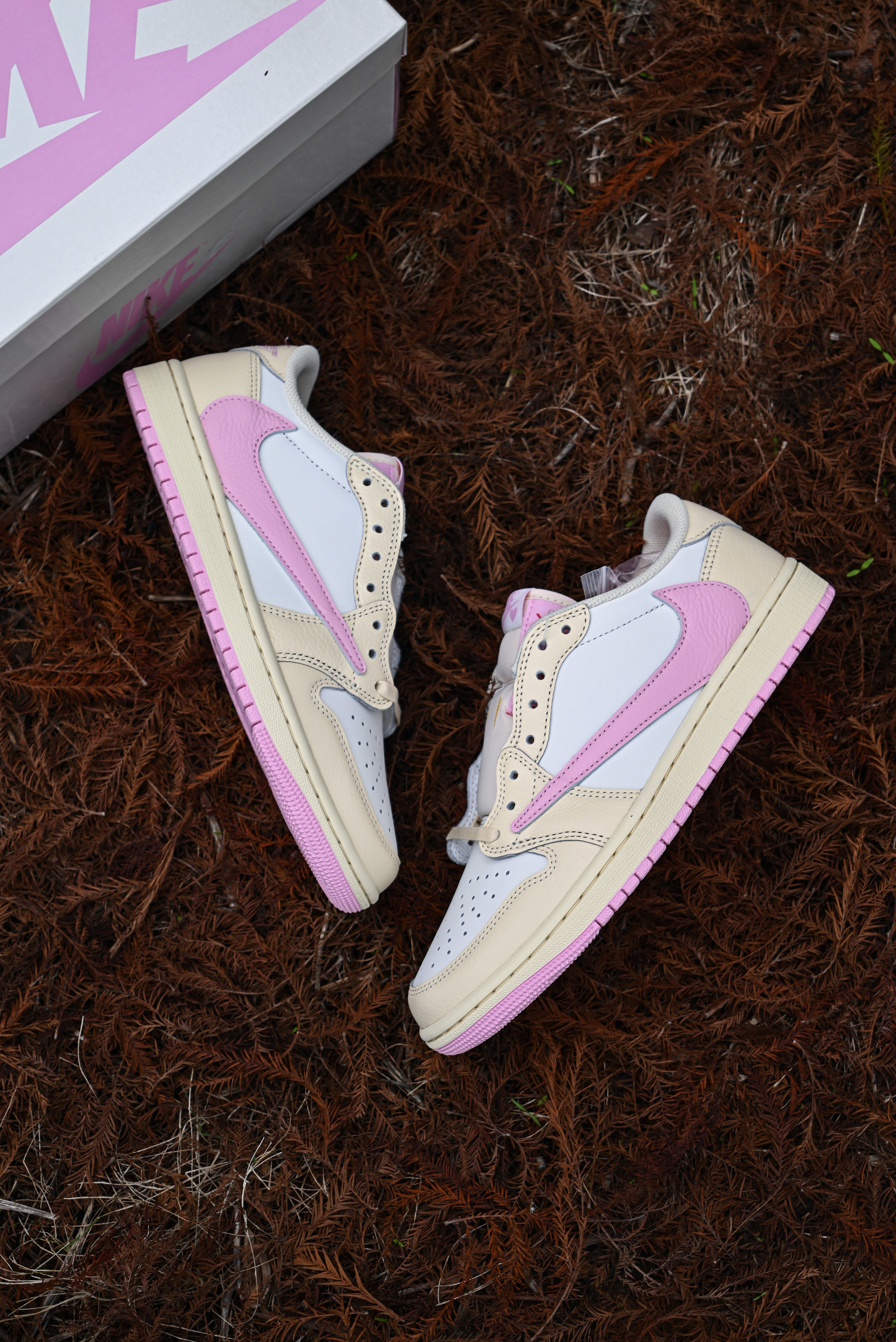 Travis Scott Air Jordan 1 Low OG SP Shy Pink