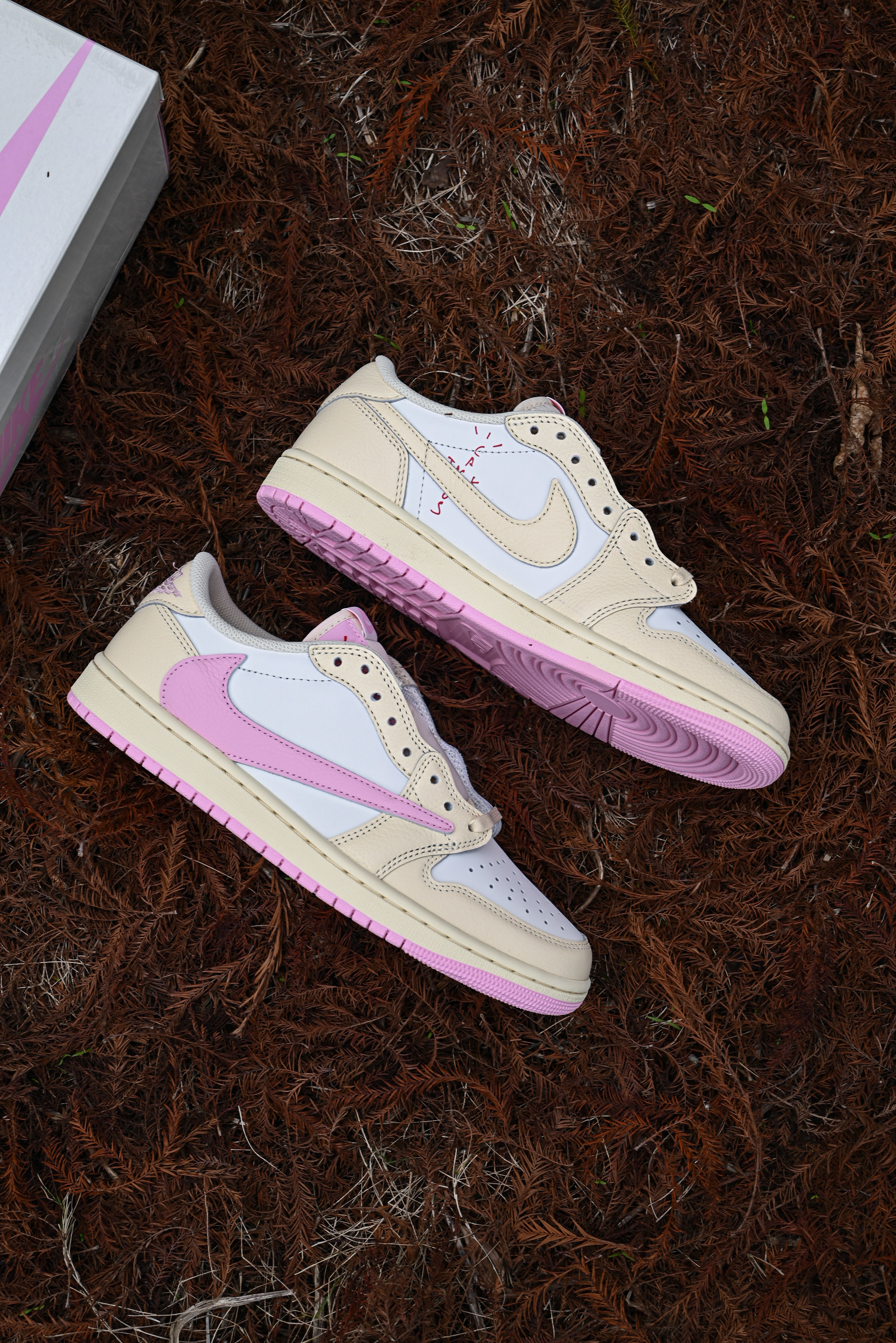 Travis Scott Air Jordan 1 Low OG SP Shy Pink