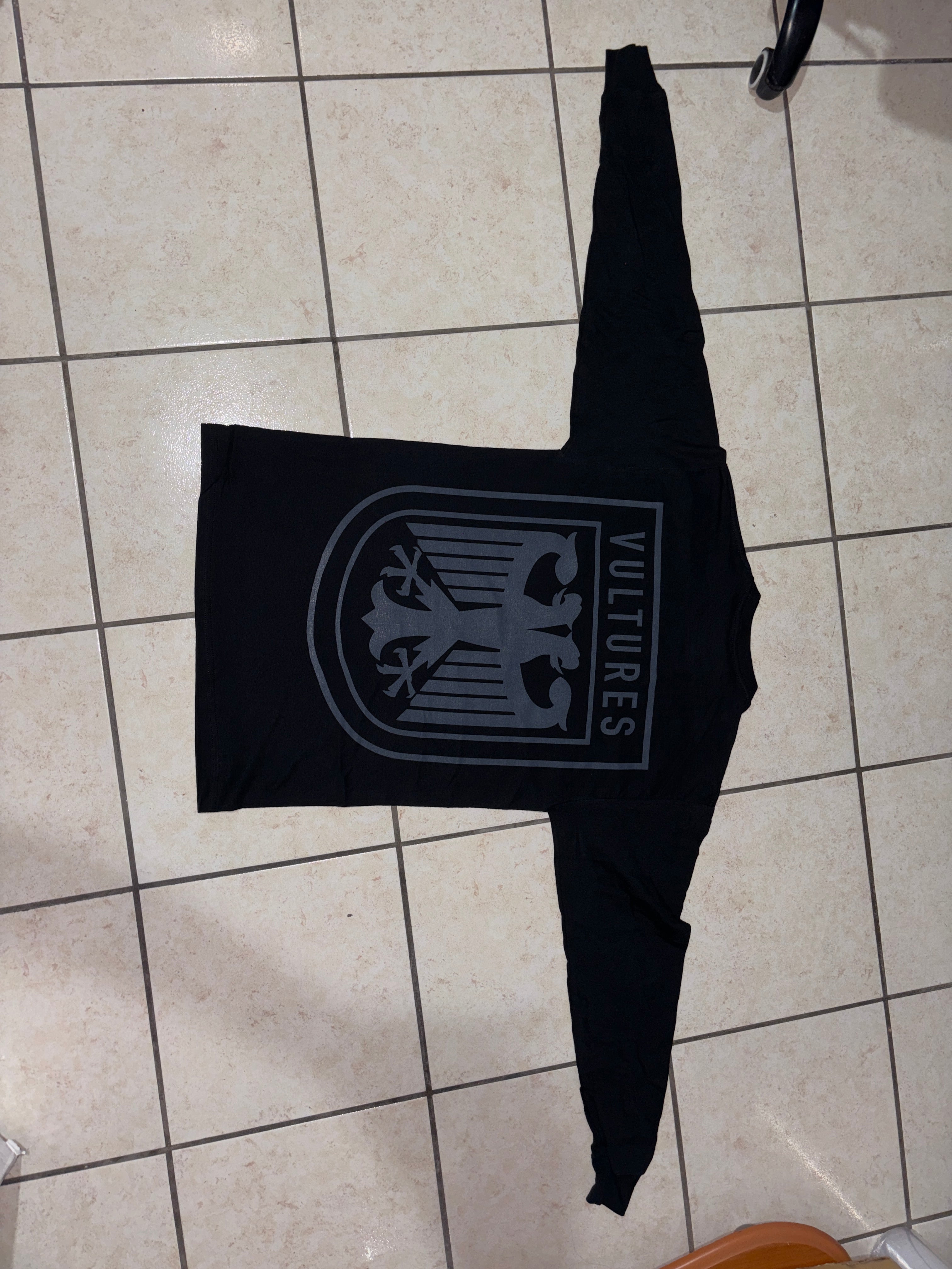 Camiseta de manga larga negra Vultures
