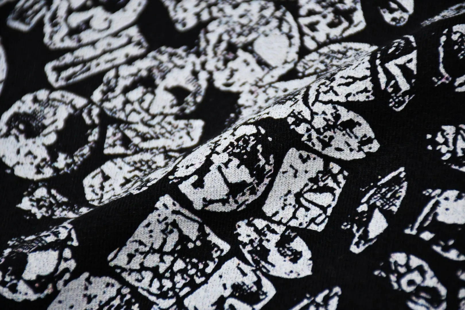 CAMISETA CON LA MÁSCARA DE YE MARGIELA