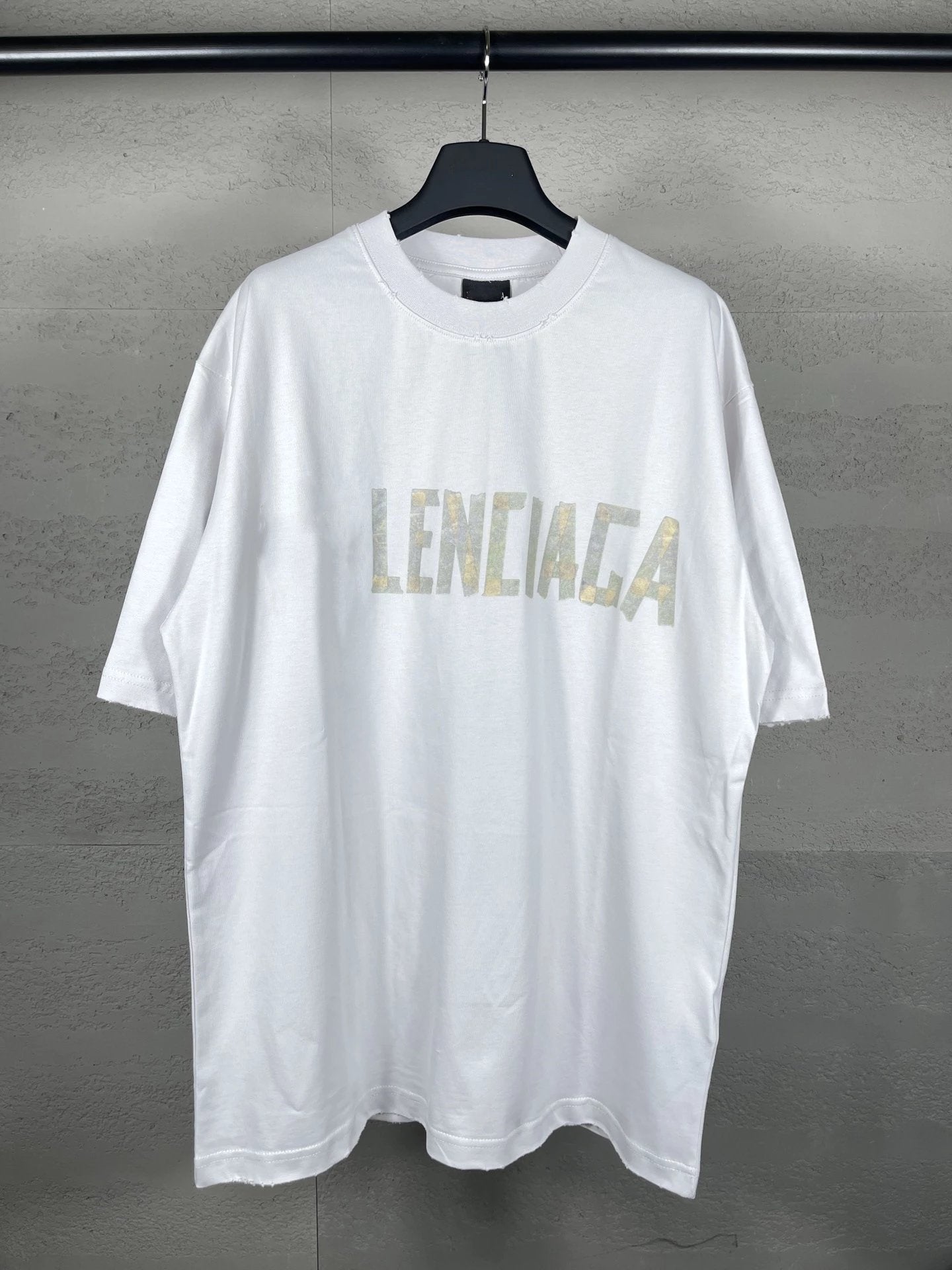 Camiseta con Cinta LENCIAGA