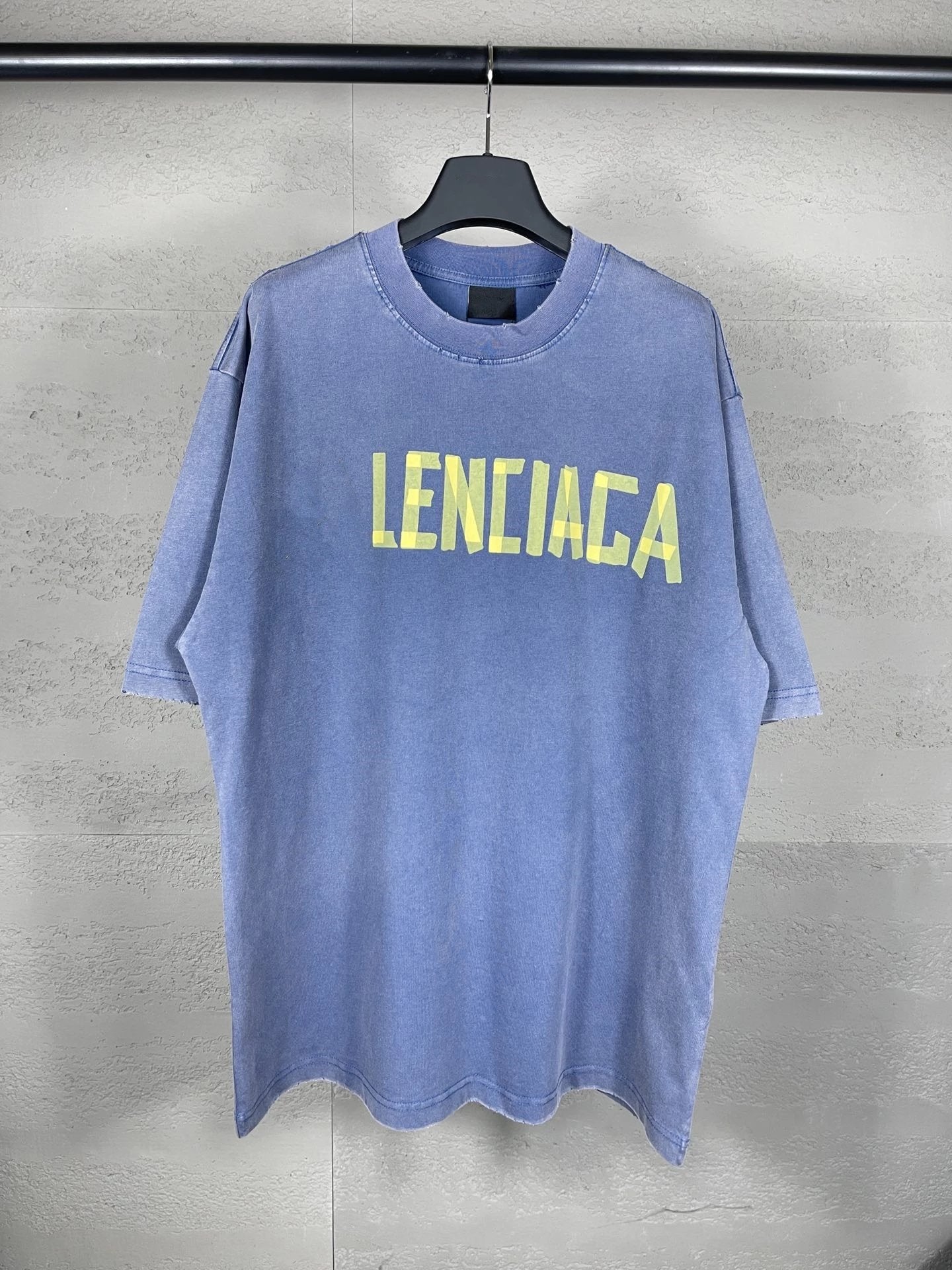 Camiseta con Cinta LENCIAGA