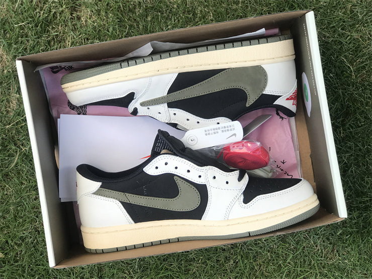 Jordan x Travis Scott
Jordan 1 low verde oliva