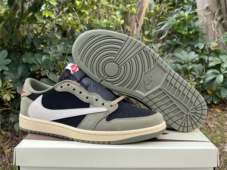 Travis Scott x Air Jordan 1 Low OG Black Sail Oliva Medio
