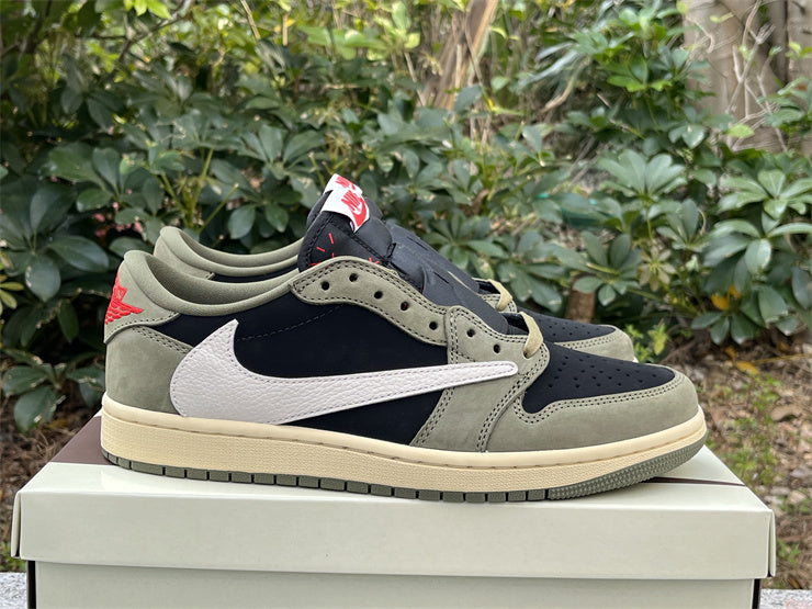 Travis Scott x Air Jordan 1 Low OG Black Sail Oliva Medio
