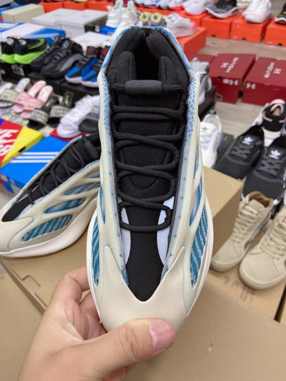 Yeezy 700 v3 (copia)