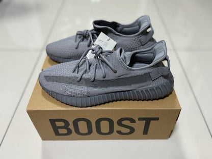 adidas Yeezy Boost 350 V2
Steel Grey