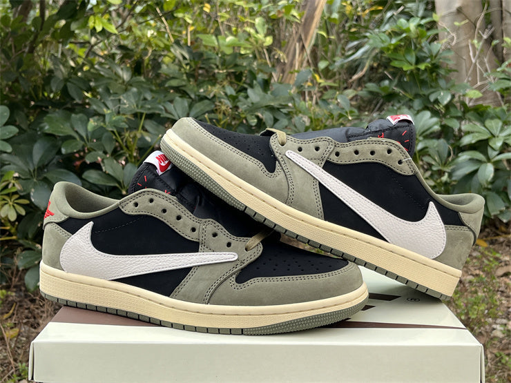 Travis Scott x Air Jordan 1 Low OG Black Sail Oliva Medio