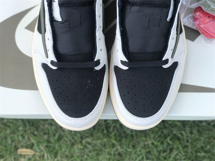 Jordan x Travis Scott
Jordan 1 low verde oliva